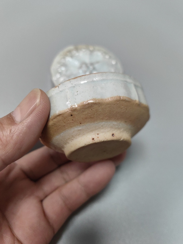 古玩陶瓷青白釉花卉紋粉盒拍賣，當前價格3800元