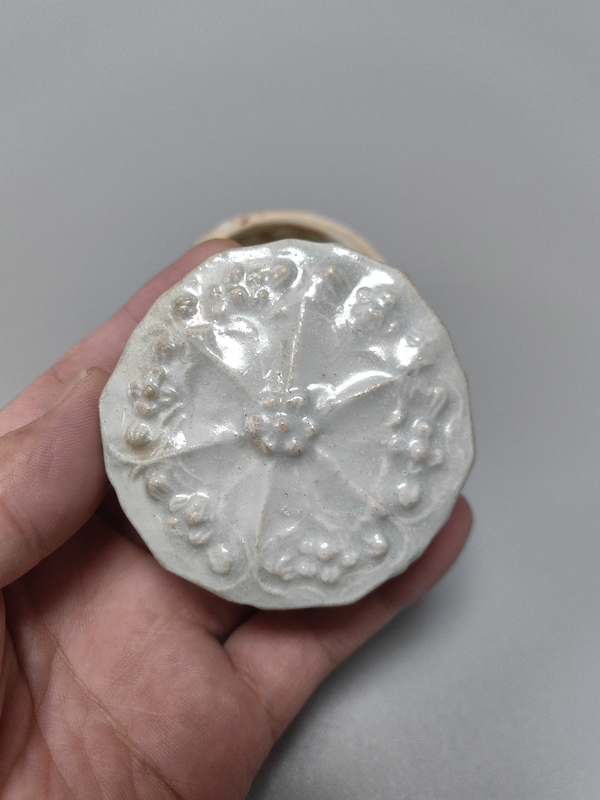 古玩陶瓷青白釉花卉紋粉盒拍賣,當前價格3800元