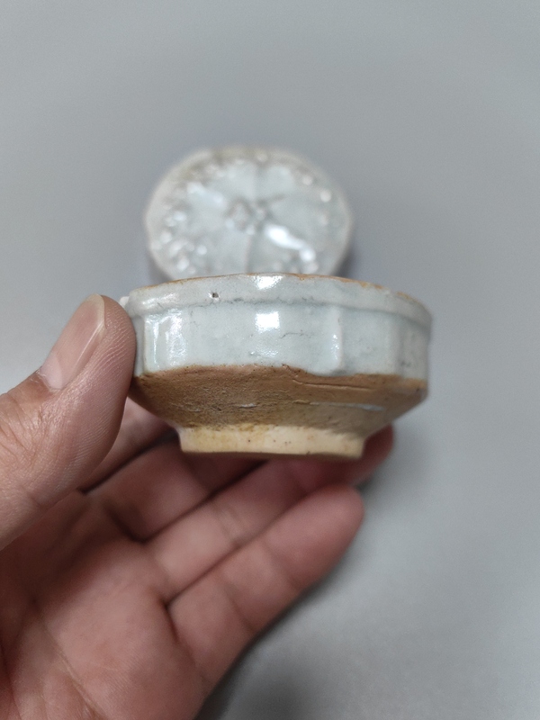 古玩陶瓷青白釉花卉紋粉盒拍賣，當前價格3800元