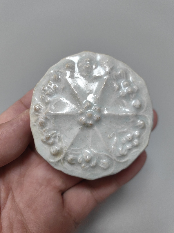 古玩陶瓷青白釉花卉紋粉盒拍賣，當前價格3800元