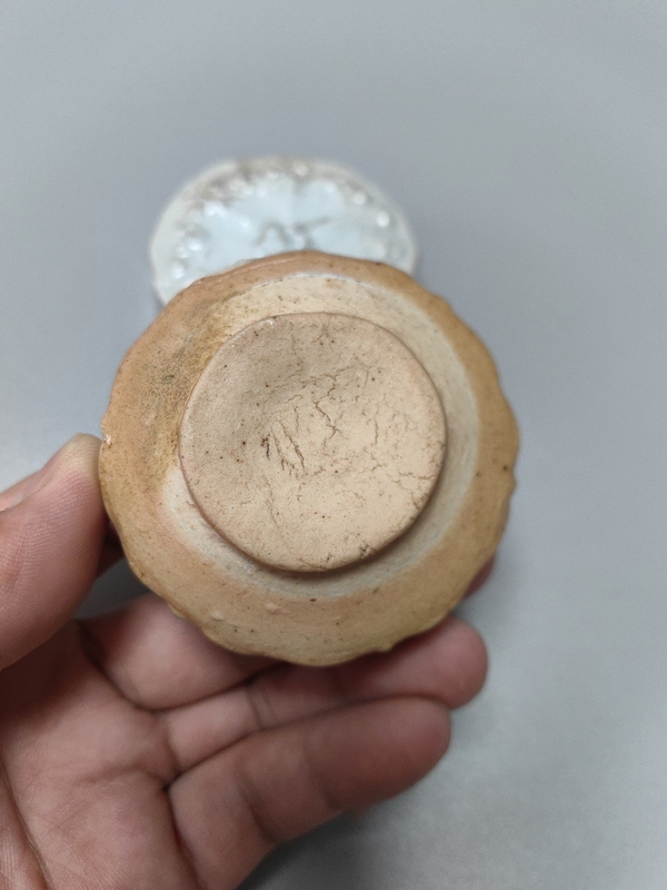 古玩陶瓷青白釉花卉紋粉盒拍賣，當前價格3800元
