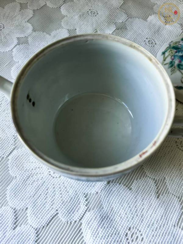 古玩陶瓷花卉紋粉彩執(zhí)壺真品鑒賞圖