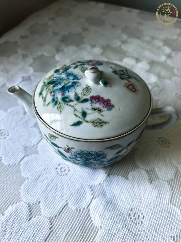 古玩陶瓷花卉紋粉彩執(zhí)壺真品鑒賞圖