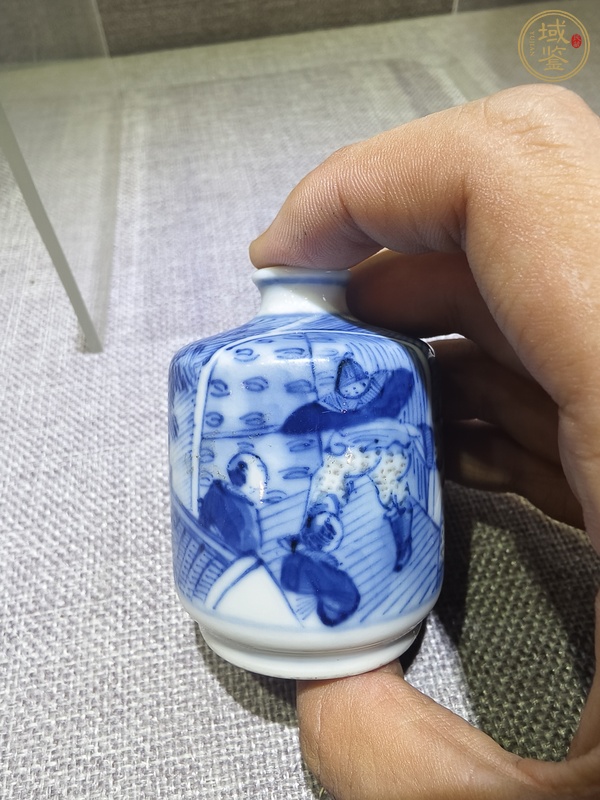 古玩陶瓷青花釉里紅人物紋鼻煙壺真品鑒賞圖