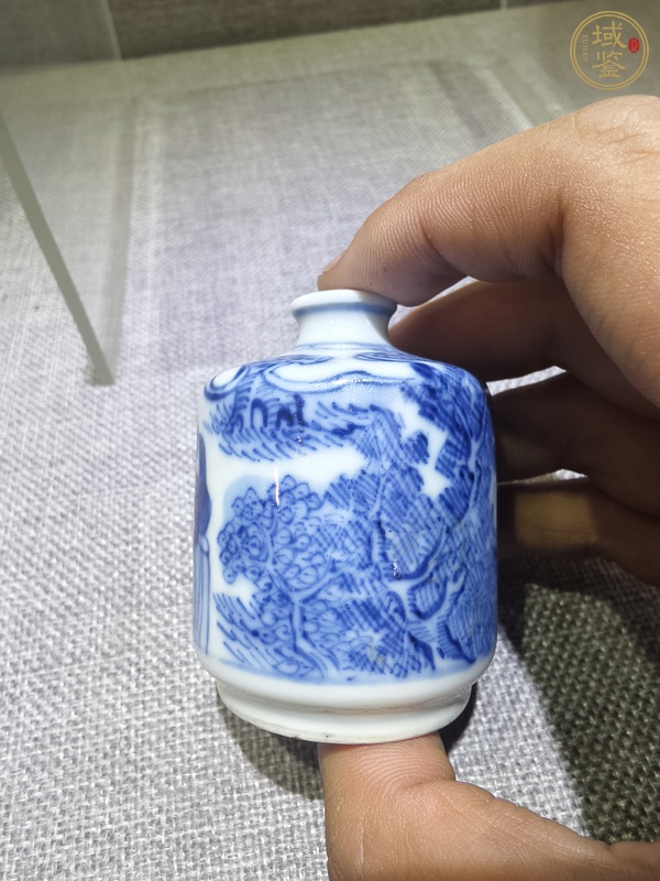 古玩陶瓷青花釉里紅人物紋鼻煙壺真品鑒賞圖