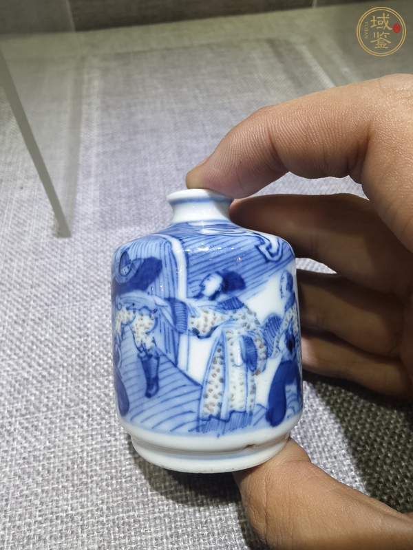古玩陶瓷青花釉里紅人物紋鼻煙壺真品鑒賞圖