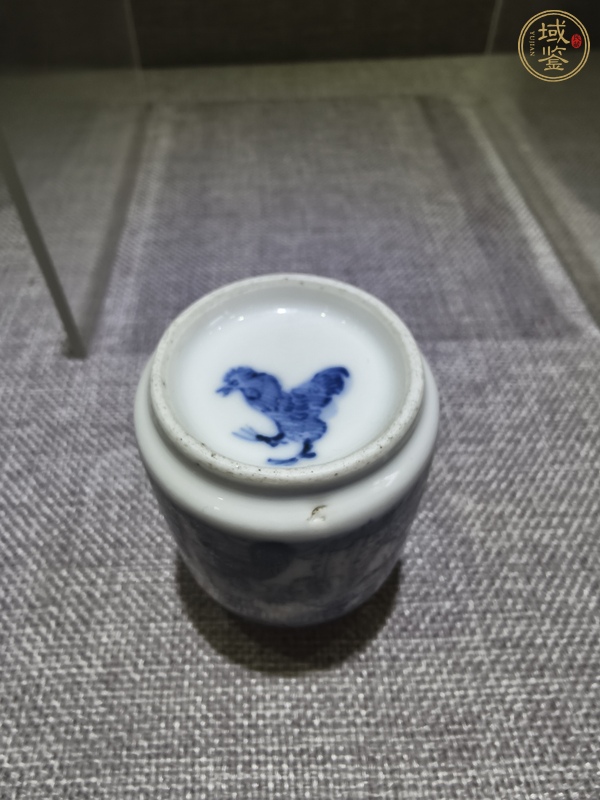古玩陶瓷青花釉里紅人物紋鼻煙壺真品鑒賞圖