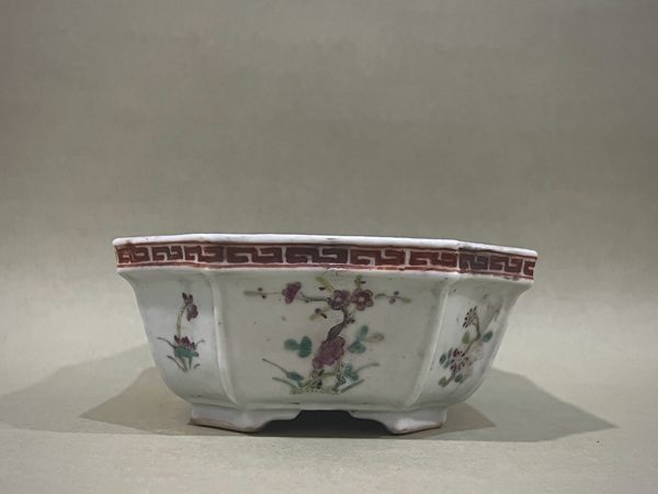 古玩陶瓷粉彩花卉紋花盆拍賣，當(dāng)前價(jià)格3500元