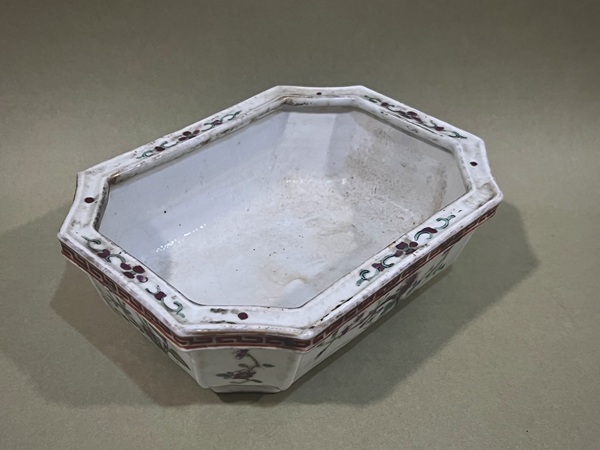 古玩陶瓷粉彩花卉紋花盆拍賣，當(dāng)前價(jià)格3500元