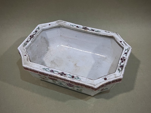 古玩陶瓷粉彩花卉紋花盆拍賣，當(dāng)前價(jià)格3500元