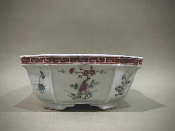 古玩陶瓷粉彩花卉紋花盆拍賣，當(dāng)前價(jià)格3500元
