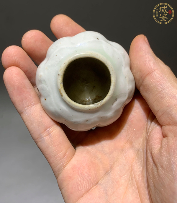 古玩陶瓷白釉瓜棱型水盂真品鑒賞圖