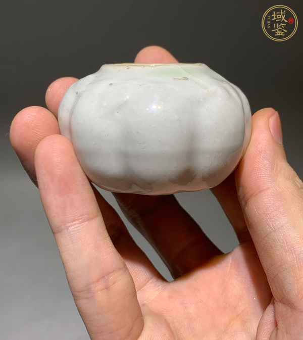古玩陶瓷白釉瓜棱型水盂真品鑒賞圖