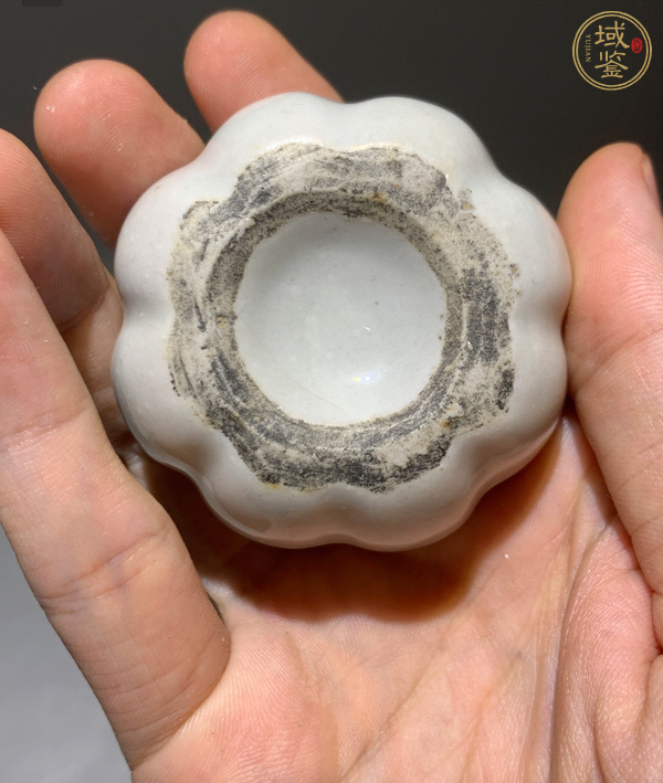 古玩陶瓷白釉瓜棱型水盂真品鑒賞圖
