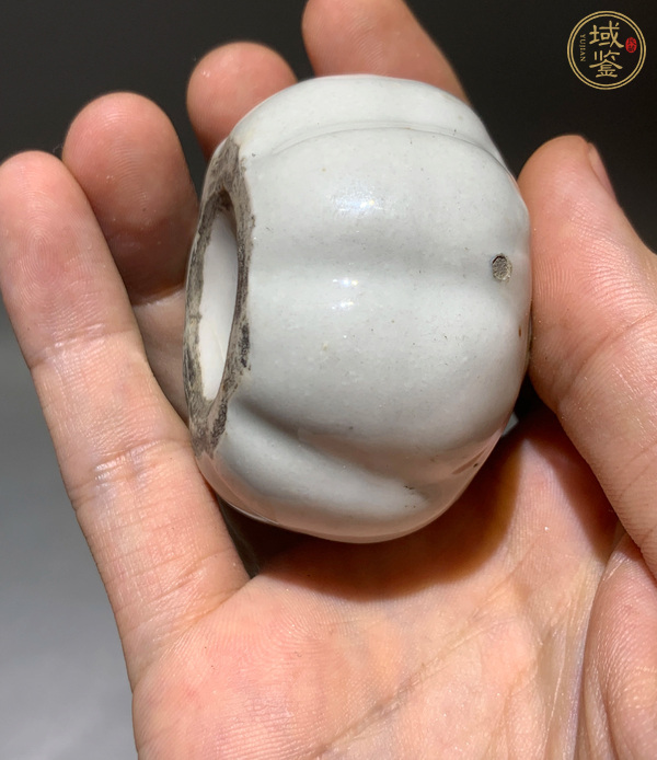 古玩陶瓷白釉瓜棱型水盂真品鑒賞圖