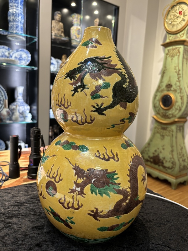 古玩嬌黃綠紫素三彩葫蘆瓶真品鑒賞圖