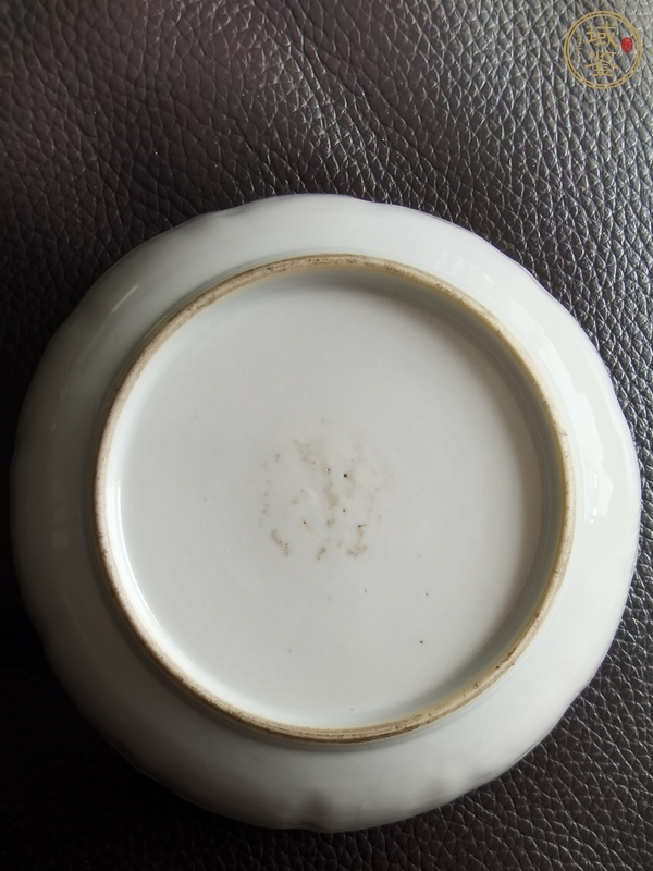 古玩陶瓷樓臺亭閣山水紋青花盤真品鑒賞圖