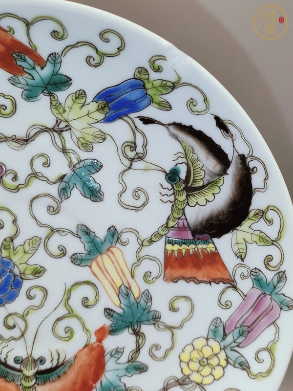 古玩陶瓷粉彩瓜蝶紋盤真品鑒賞圖