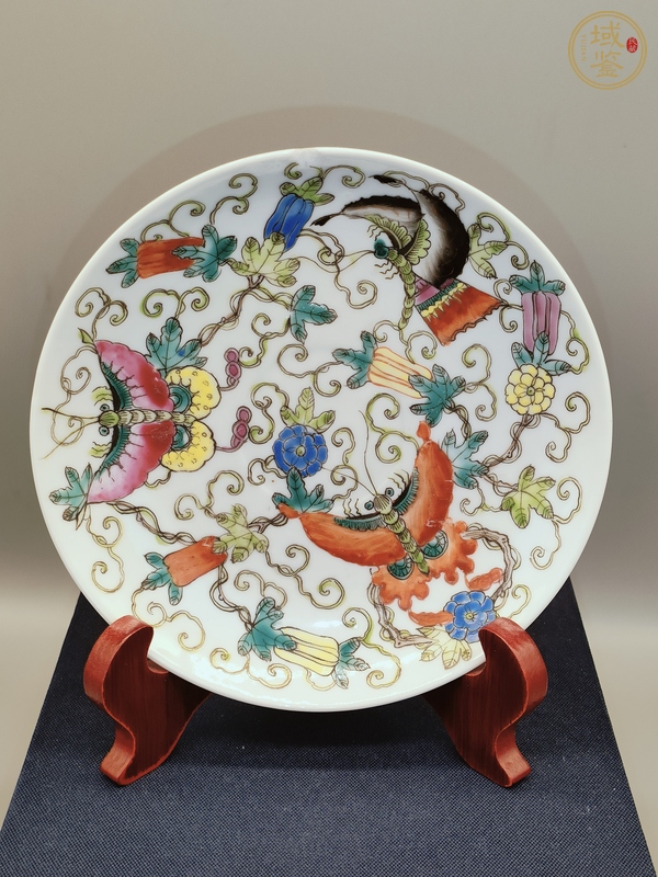 古玩陶瓷粉彩瓜蝶紋盤真品鑒賞圖