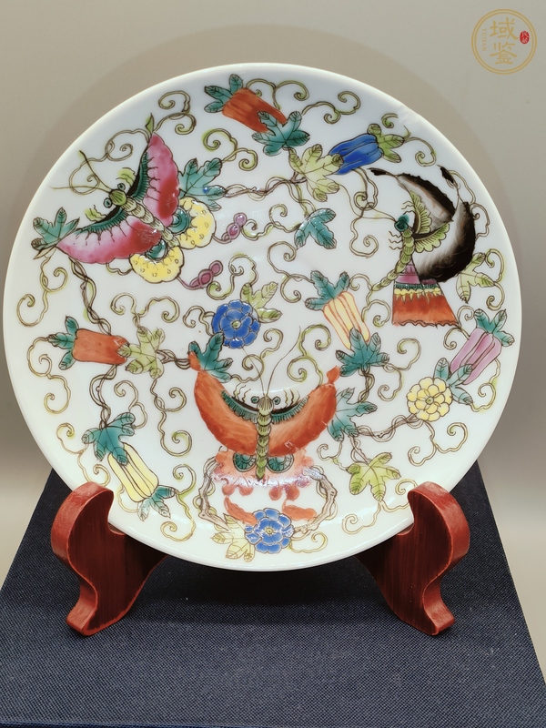 古玩陶瓷粉彩瓜蝶紋盤真品鑒賞圖