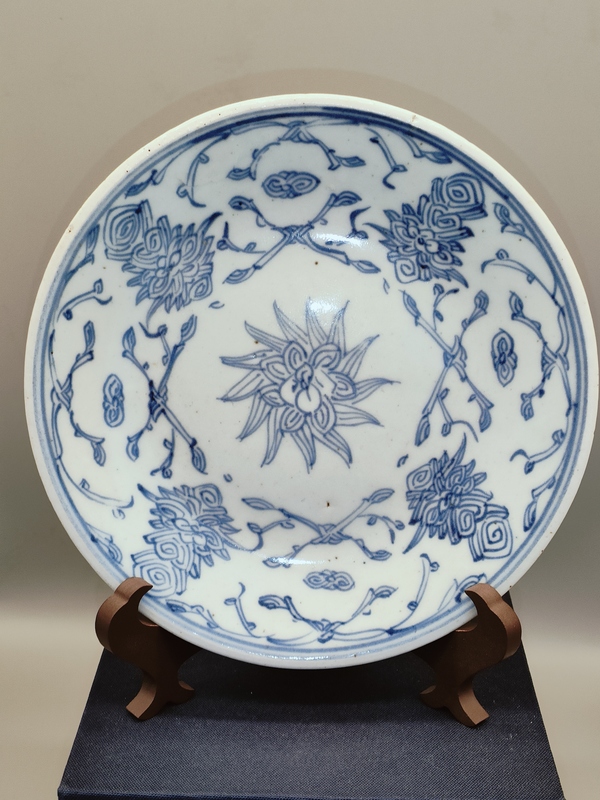 古玩陶瓷清中期，嘉道年間淡描青花盤(pán)拍賣(mài)，當(dāng)前價(jià)格800元