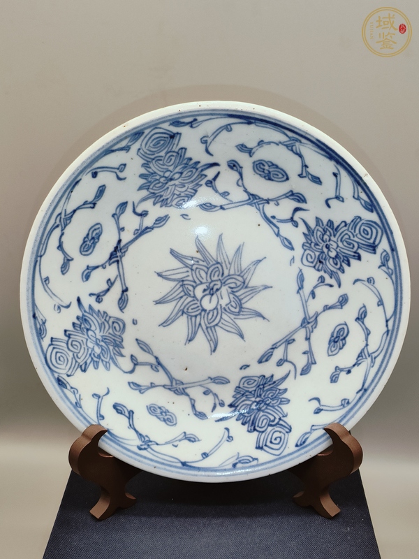 古玩陶瓷清中期淡描青花盤真品鑒賞圖