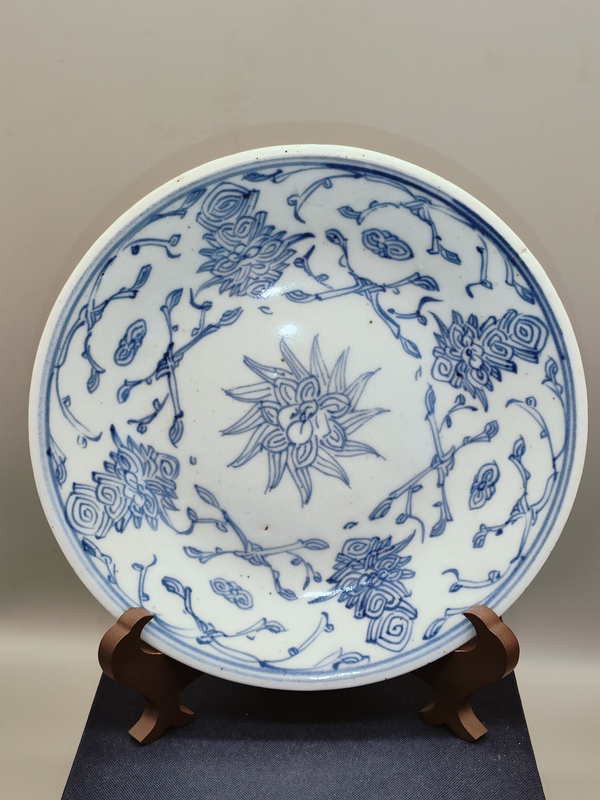 古玩陶瓷清中期，嘉道年間淡描青花盤(pán)拍賣(mài)，當(dāng)前價(jià)格800元