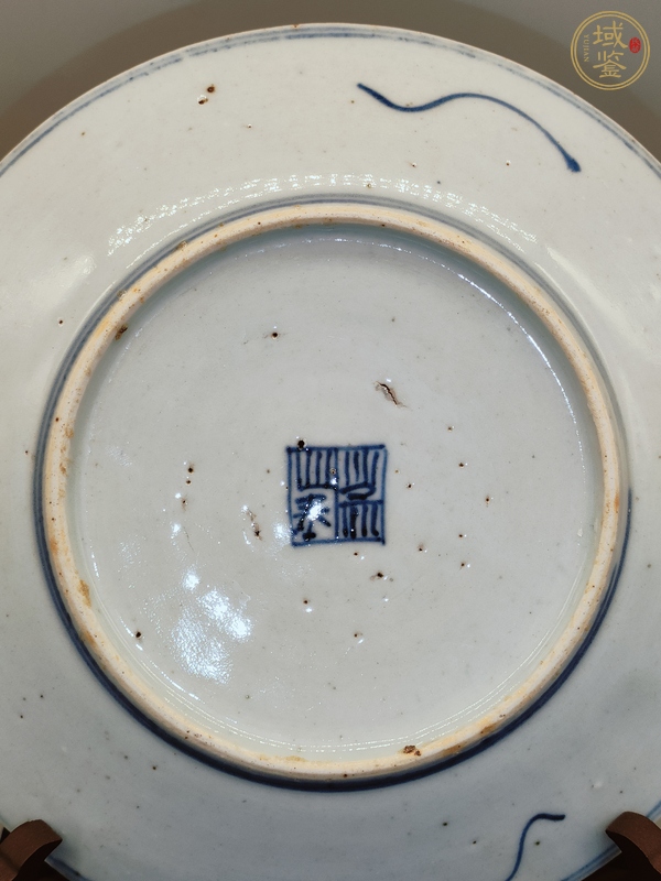 古玩陶瓷清中期淡描青花盤真品鑒賞圖