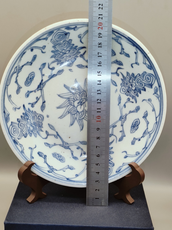 古玩陶瓷清中期，嘉道年間淡描青花盤(pán)拍賣(mài)，當(dāng)前價(jià)格800元