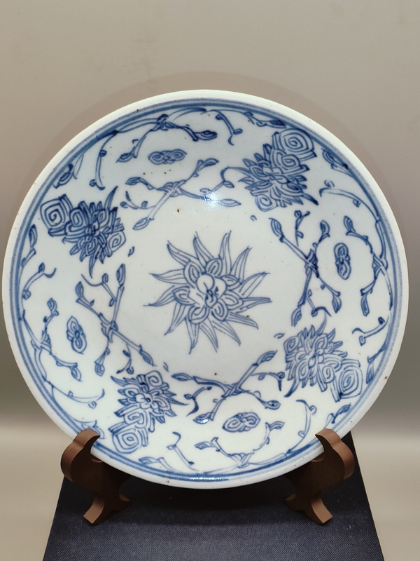 古玩轉(zhuǎn)賣清中期，嘉道年間淡描青花盤拍賣，當(dāng)前價(jià)格380元