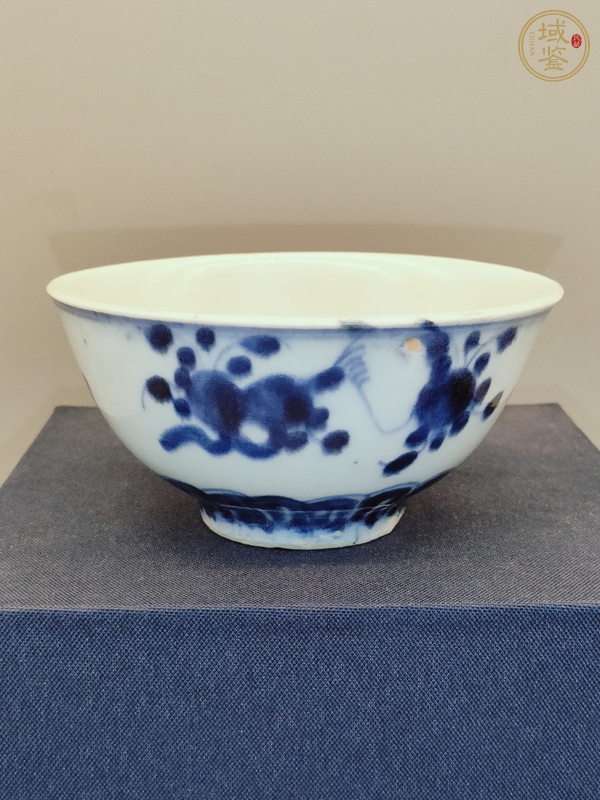 古玩雍正青花瓜果紋茶碗真品鑒賞圖