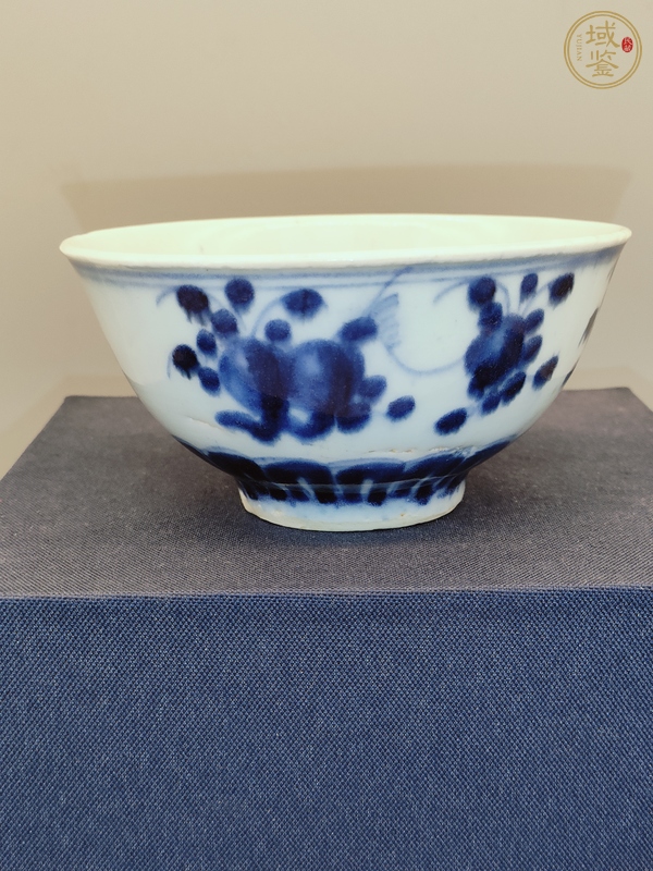 古玩陶瓷雍正青花瓜果紋茶碗真品鑒賞圖