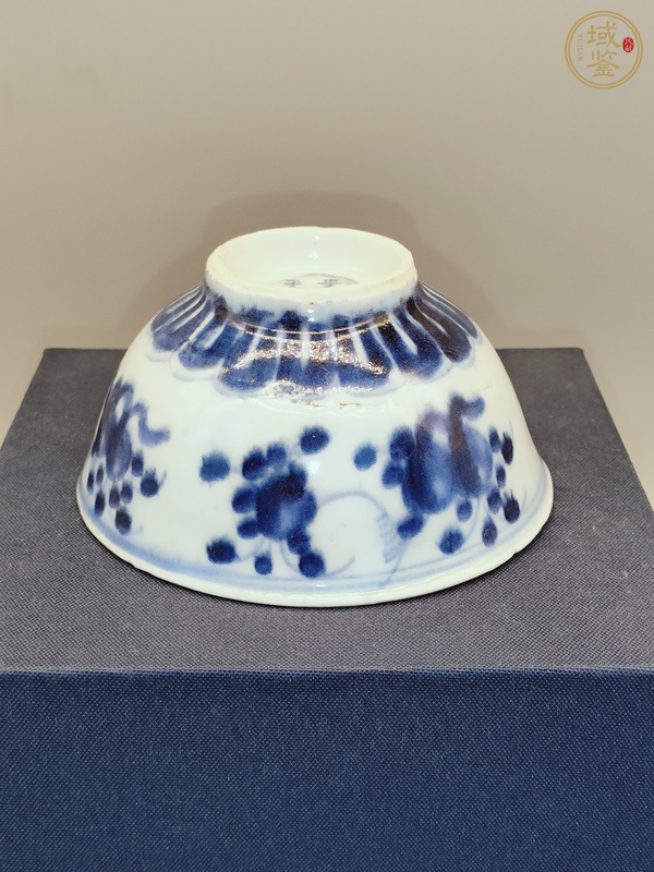 古玩陶瓷雍正青花瓜果紋茶碗真品鑒賞圖