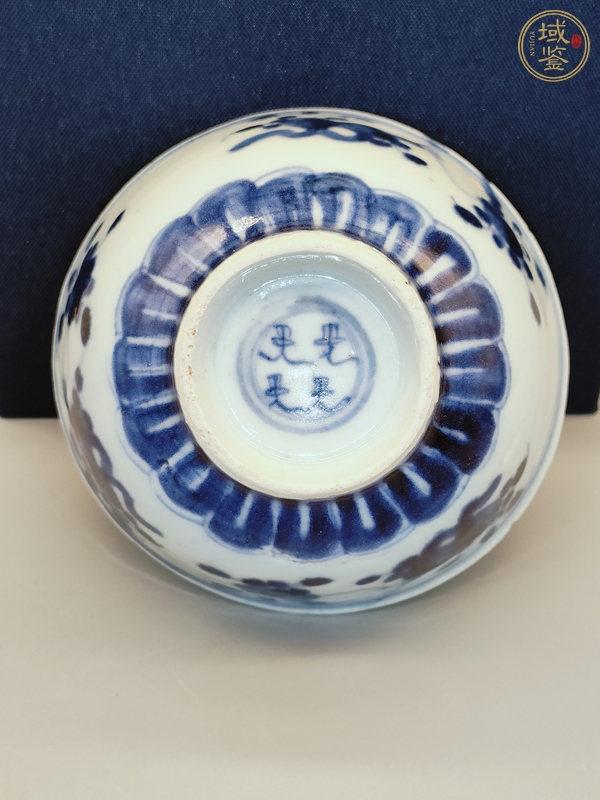 古玩陶瓷雍正青花瓜果紋茶碗真品鑒賞圖