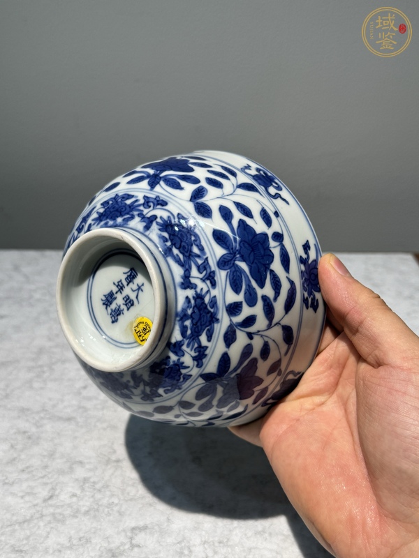 古玩陶瓷花卉雙龍紋碗真品鑒賞圖
