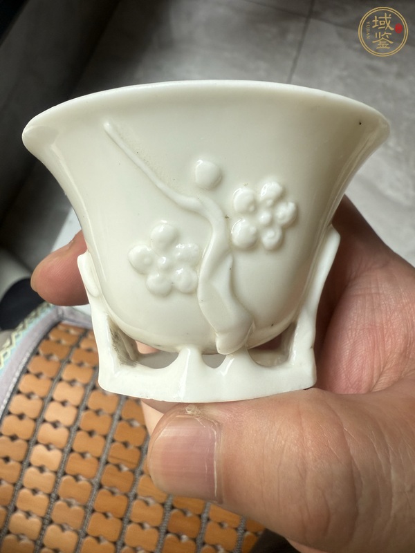 古玩明代時(shí)期德化窯白釉梅花杯真品鑒賞圖