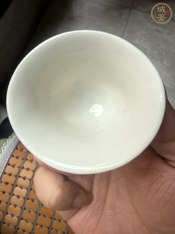 古玩陶瓷明代時期德化窯白釉梅花杯真品鑒賞圖
