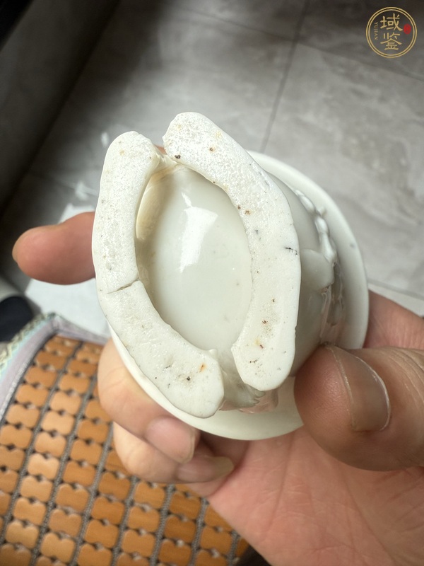 古玩陶瓷明代時期德化窯白釉梅花杯真品鑒賞圖