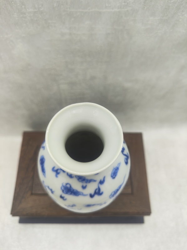 古玩陶瓷晚清民國(guó)云龍紋小賞瓶拍賣，當(dāng)前價(jià)格4860元