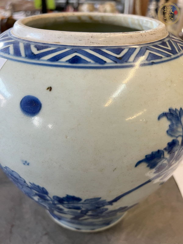 古玩陶瓷青花花卉紋罐真品鑒賞圖