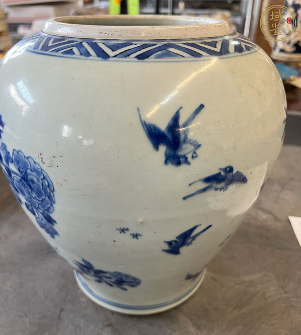 古玩陶瓷青花花卉紋罐真品鑒賞圖