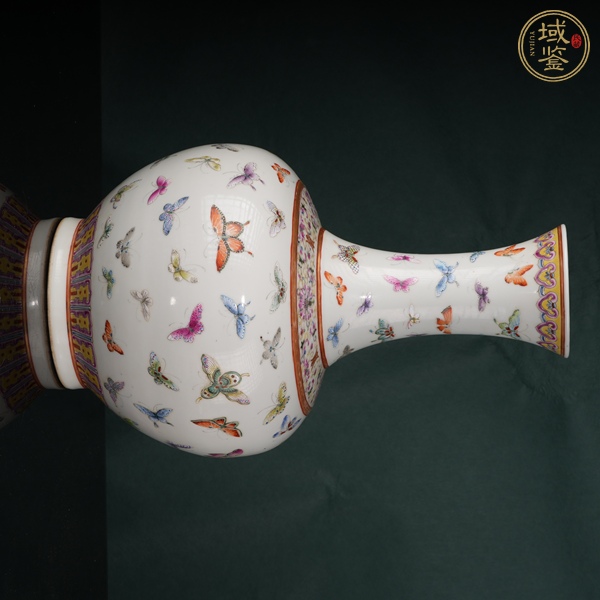 古玩陶瓷粉彩百蝶紋賞瓶真品鑒賞圖