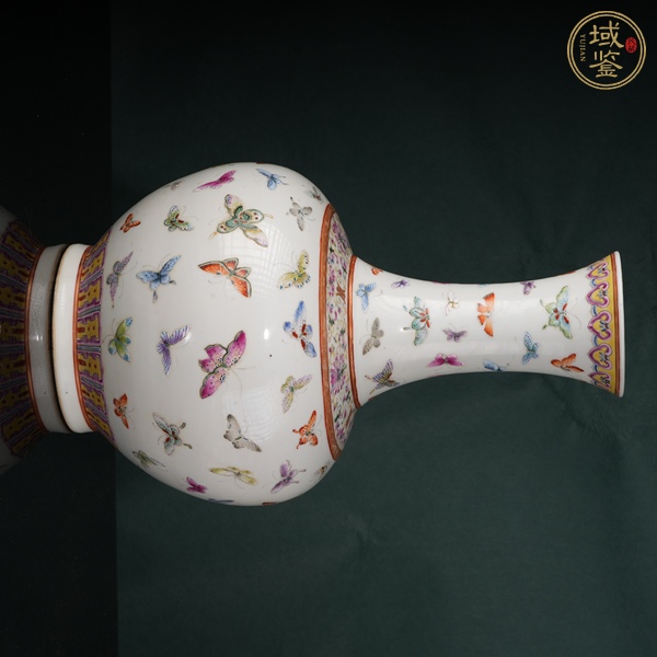古玩陶瓷粉彩百蝶紋賞瓶真品鑒賞圖