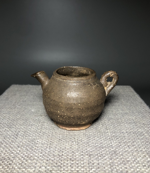 古玩轉(zhuǎn)賣【元代】醬釉水滴【文房雅器】【路份高,收藏價(jià)值好】拍賣,當(dāng)前價(jià)格150元
