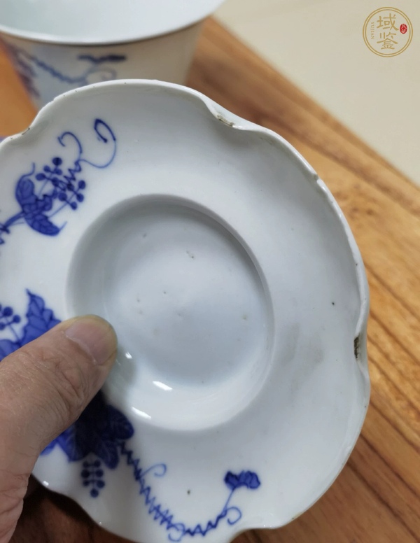 古玩陶瓷青花葡萄花卉紋蓋碗真品鑒賞圖