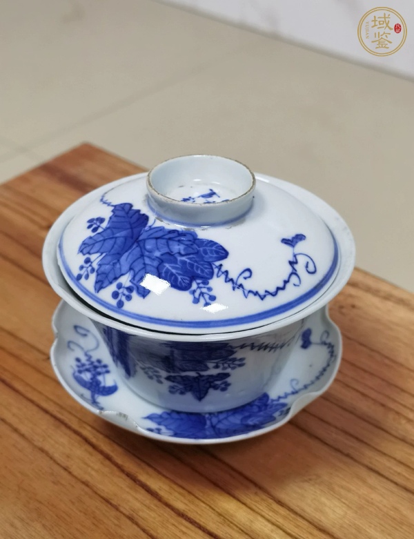 古玩陶瓷青花葡萄花卉紋蓋碗真品鑒賞圖