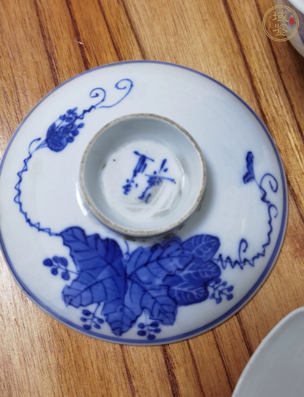 古玩陶瓷青花葡萄花卉紋蓋碗真品鑒賞圖