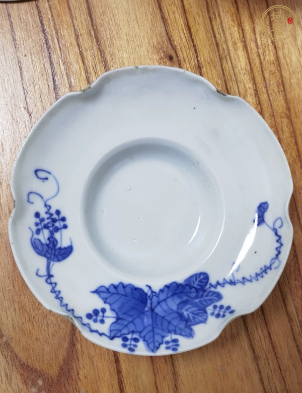 古玩陶瓷青花葡萄花卉紋蓋碗真品鑒賞圖