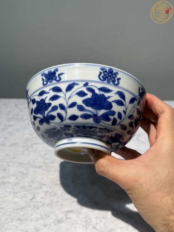 古玩陶瓷明萬歷青花花卉八寶龍紋碗真品鑒賞圖