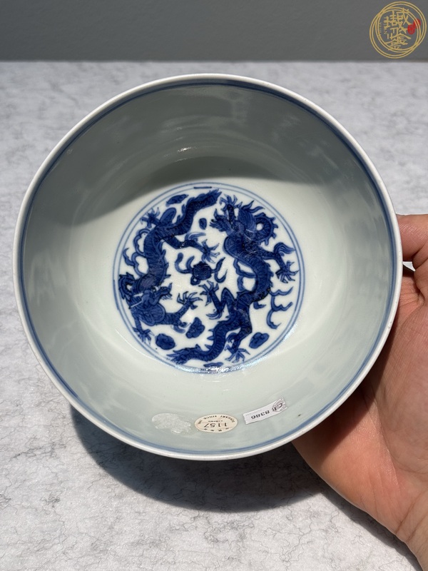古玩陶瓷明萬歷青花花卉八寶龍紋碗真品鑒賞圖